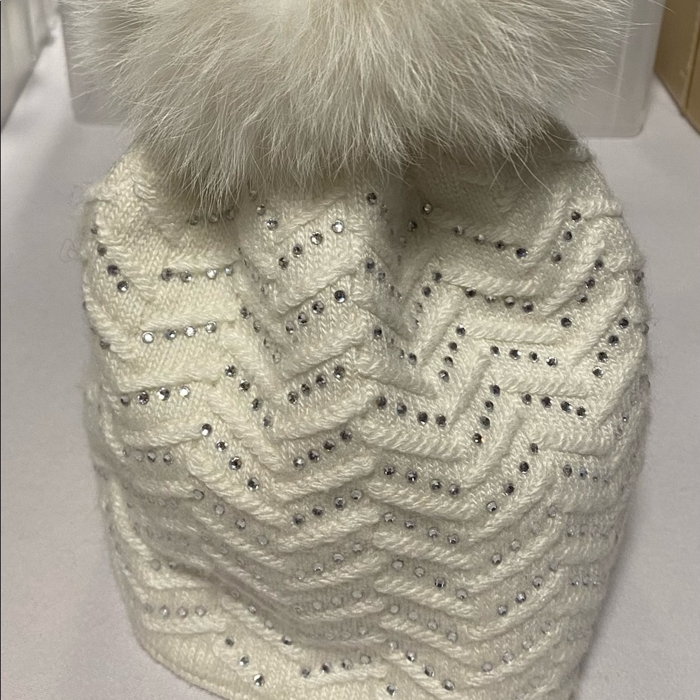 Off white beanie - Picture 2 of 4